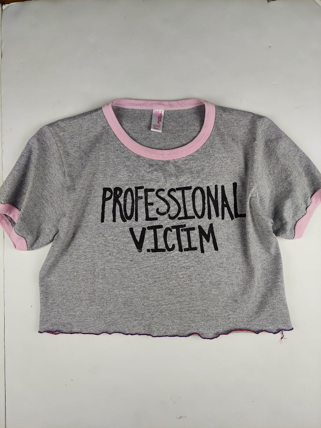 One size professional victim ringer tee grey/pink