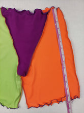 Load image into Gallery viewer, MEDIUM color block thong shorts
