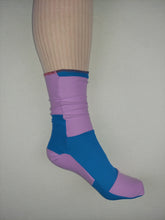 Load image into Gallery viewer, Womens size 8/9 crew sock
