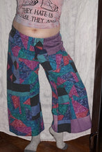 Load image into Gallery viewer, MEDIUM 90s print recycled pants
