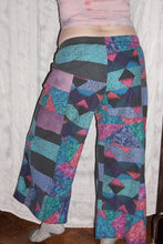 Load image into Gallery viewer, MEDIUM 90s print recycled pants
