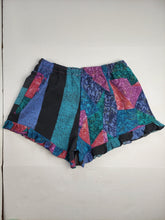 Load image into Gallery viewer, XL 90s print ruffle shorts
