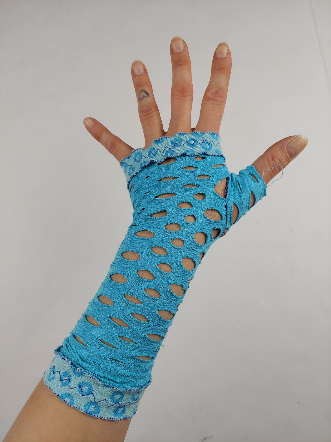 Aquamarine netted arm warmers